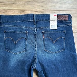Brand new Levi’s mid rise.